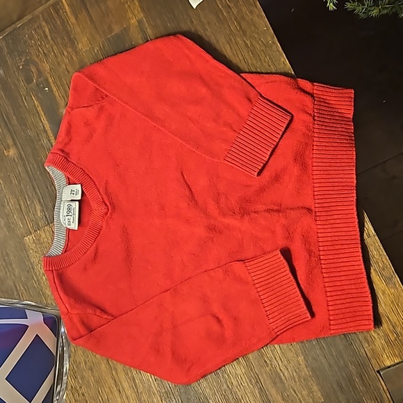 Red sweater - Picture 1 of 5